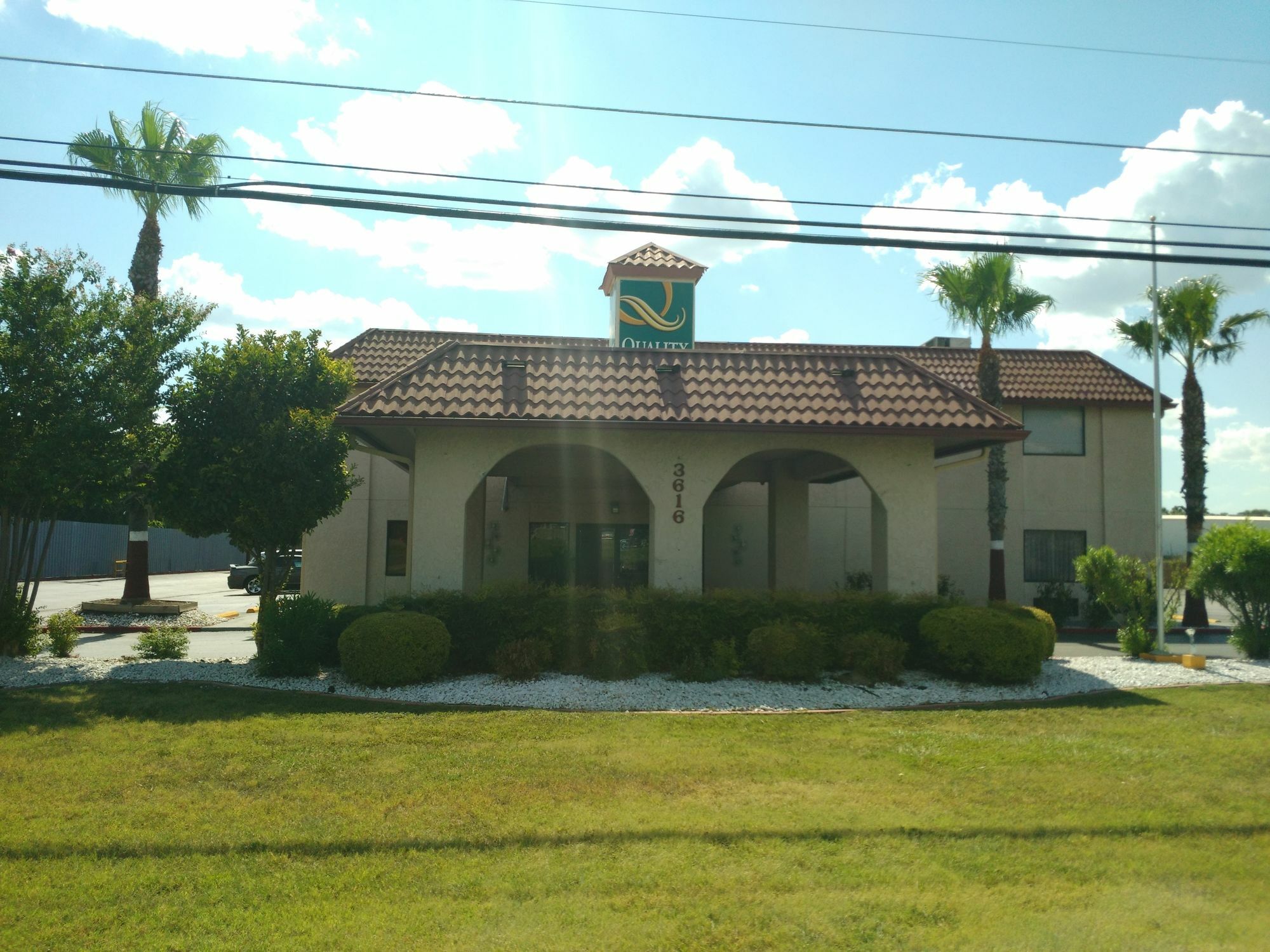 Baymont By Wyndham Del Rio Hotel Exterior photo